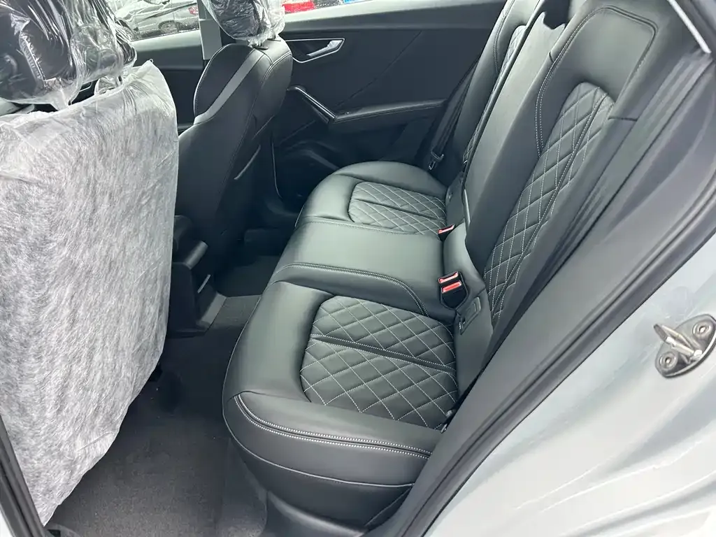 Audi Q2L 2025 из CN, фото 3