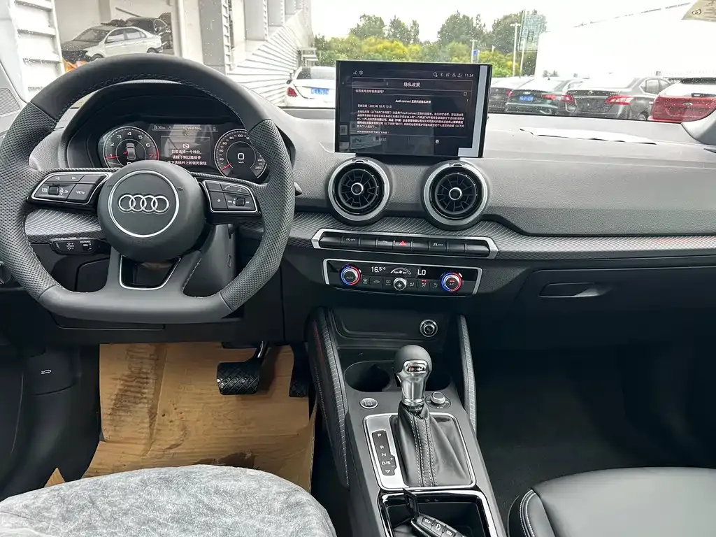 Audi Q2L 2025 из CN, фото 4