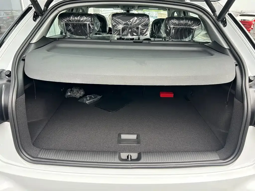 Audi Q2L 2025 из CN, фото 7