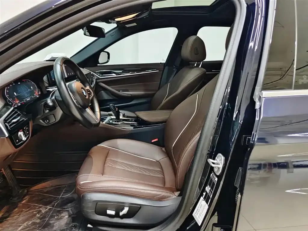 BMW 5 Series 2022 из CN, фото 10