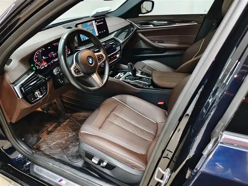 BMW 5 Series 2022 из CN, фото 8