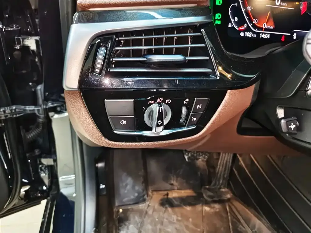 BMW 5 Series 2022 из CN, фото 9