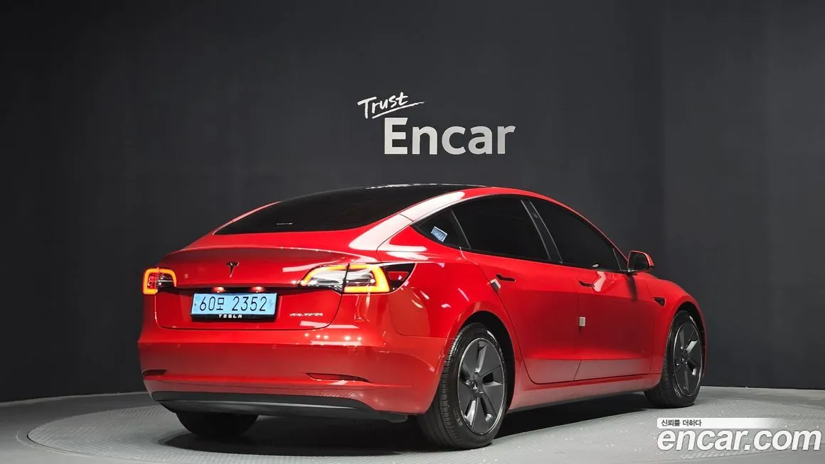 Tesla Model 3 — фото 2