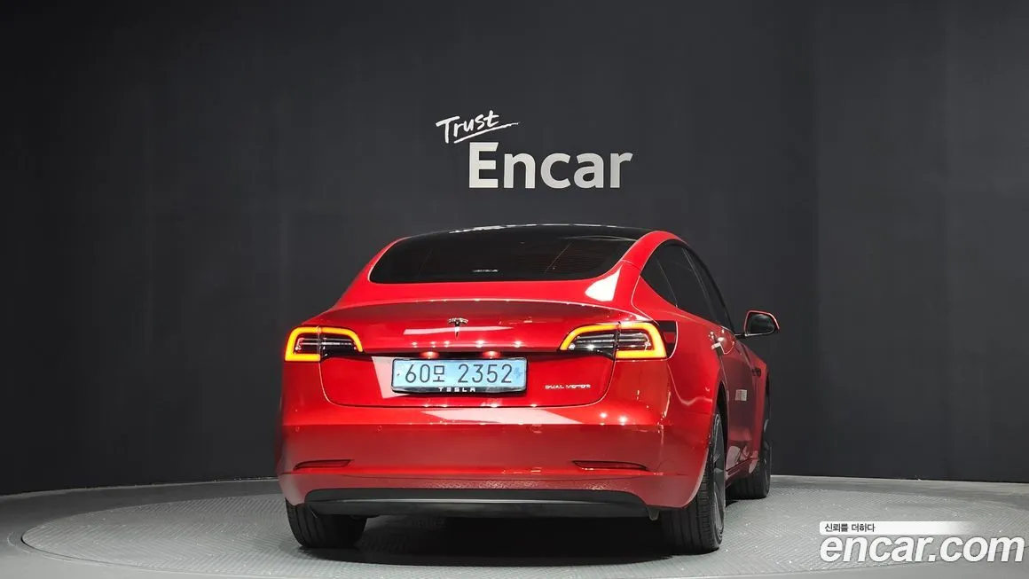 Tesla Model 3 — фото 4