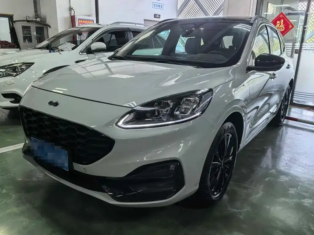 Ford Escape 2023 из CN, фото 1