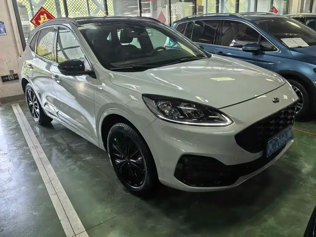 Ford Escape 2023 из CN, фото 2