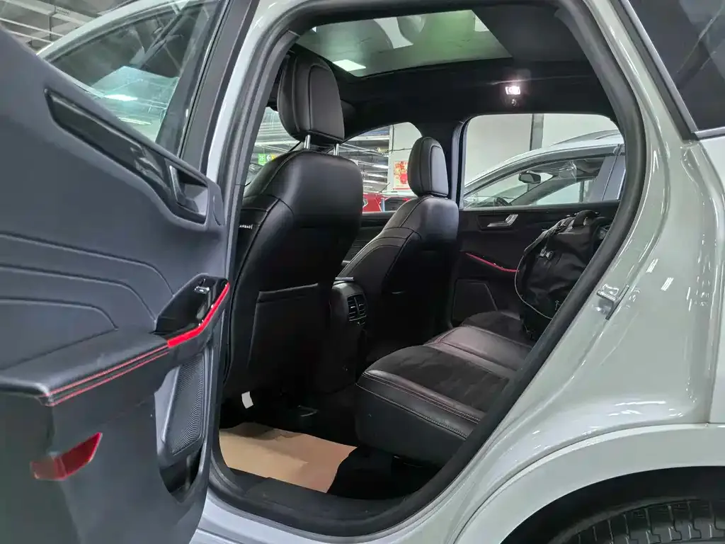 Ford Escape 2023 из CN, фото 5