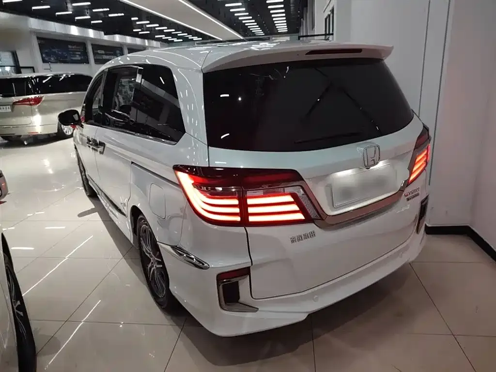 Honda Elysion 2021 из CN, фото 5