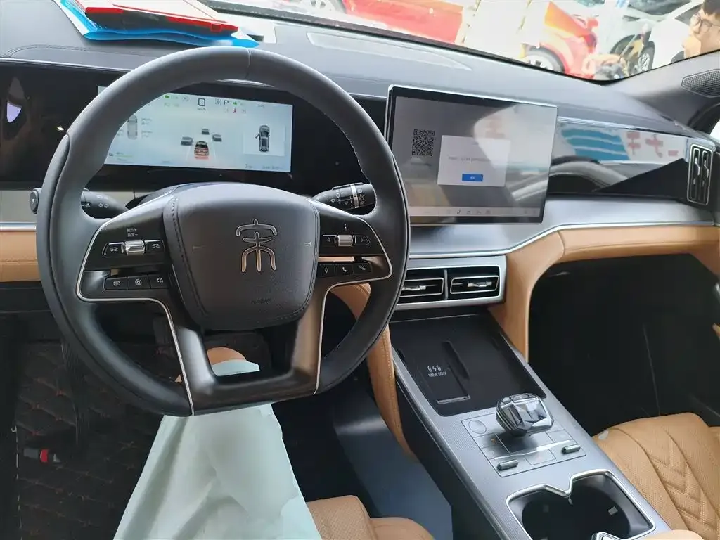 BYD L DM-i — фото 10