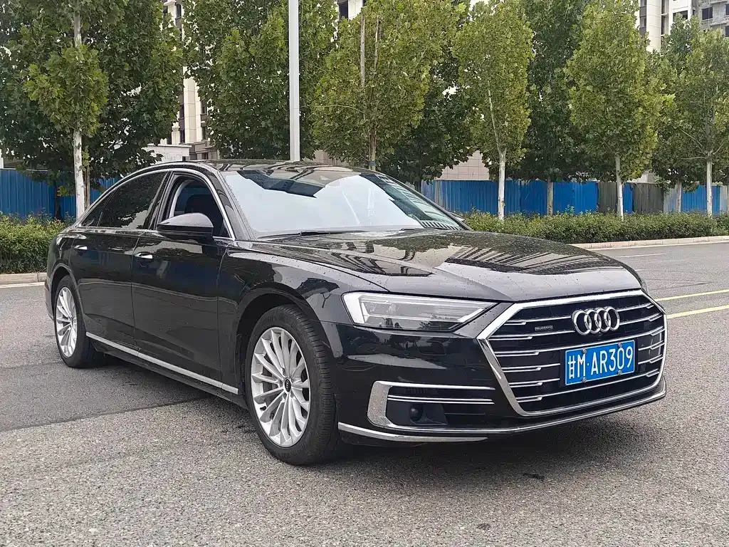 Audi A8 — фото 3