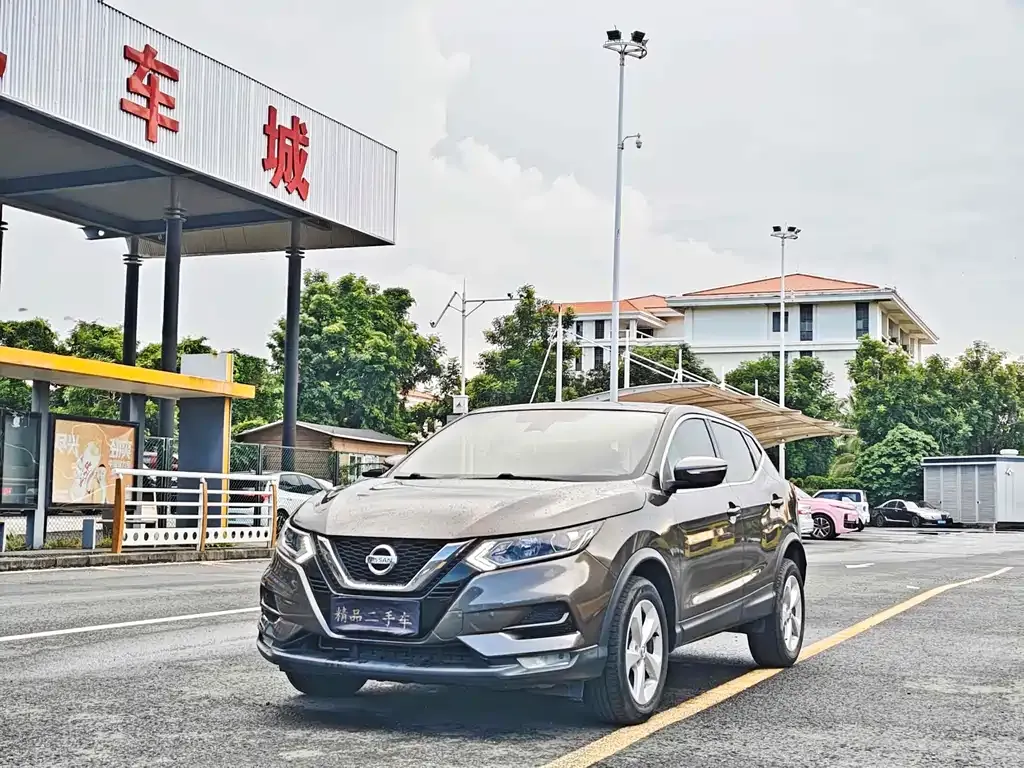 Nissan Qashqai — фото 1