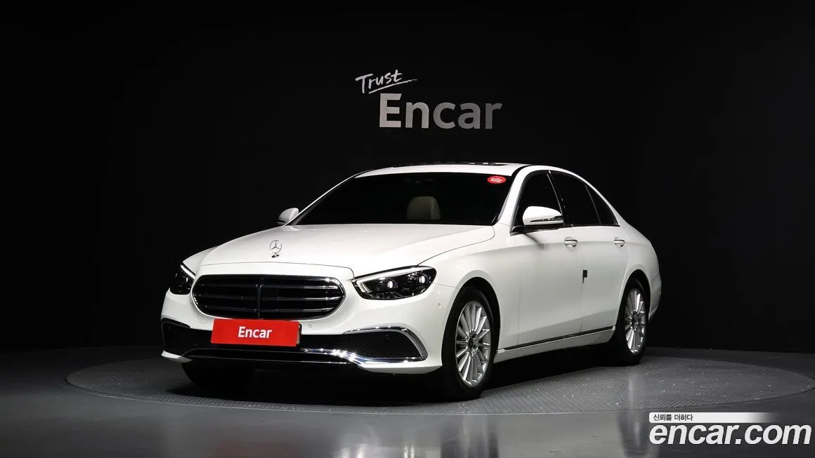 Mercedes-Benz E-Class — фото 1