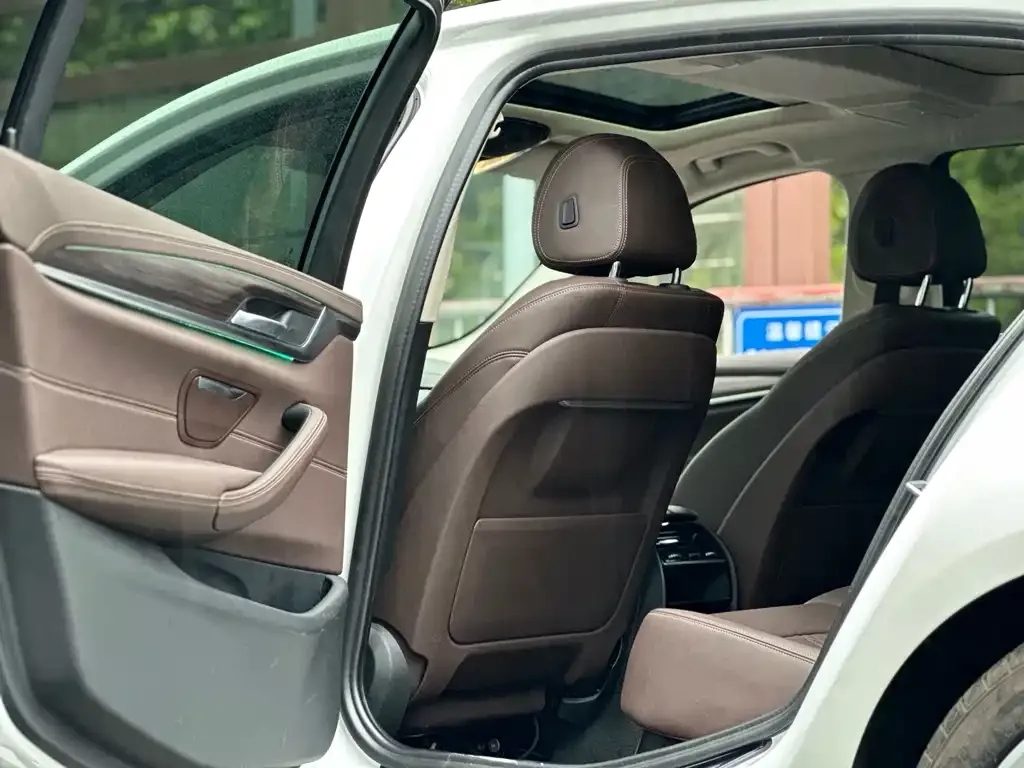 BMW 5 Series New Energy — фото 4