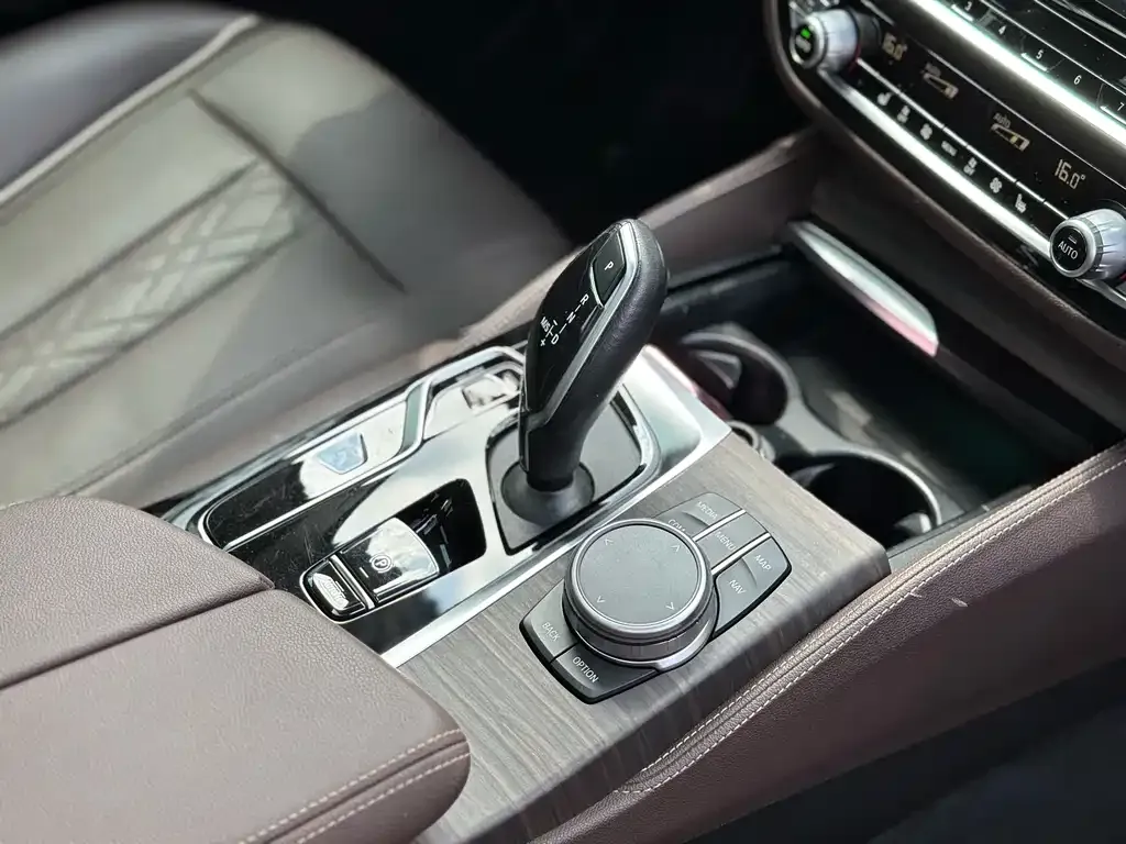 BMW 5 Series New Energy — фото 7