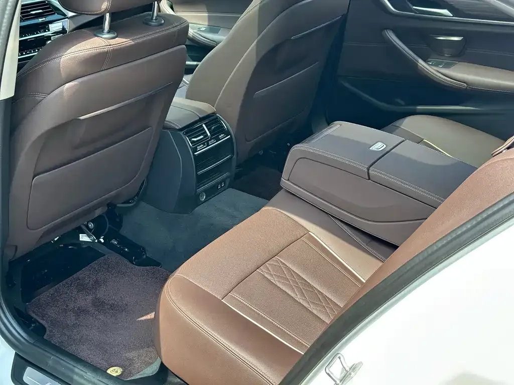 BMW 5 Series New Energy — фото 8