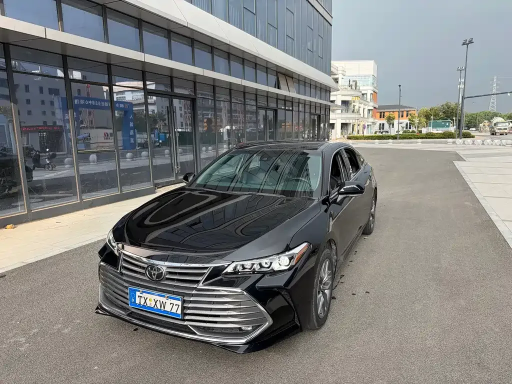 Toyota Avalon — фото 1