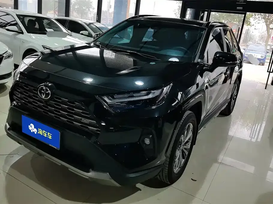 Toyota RAV4 — фото 1