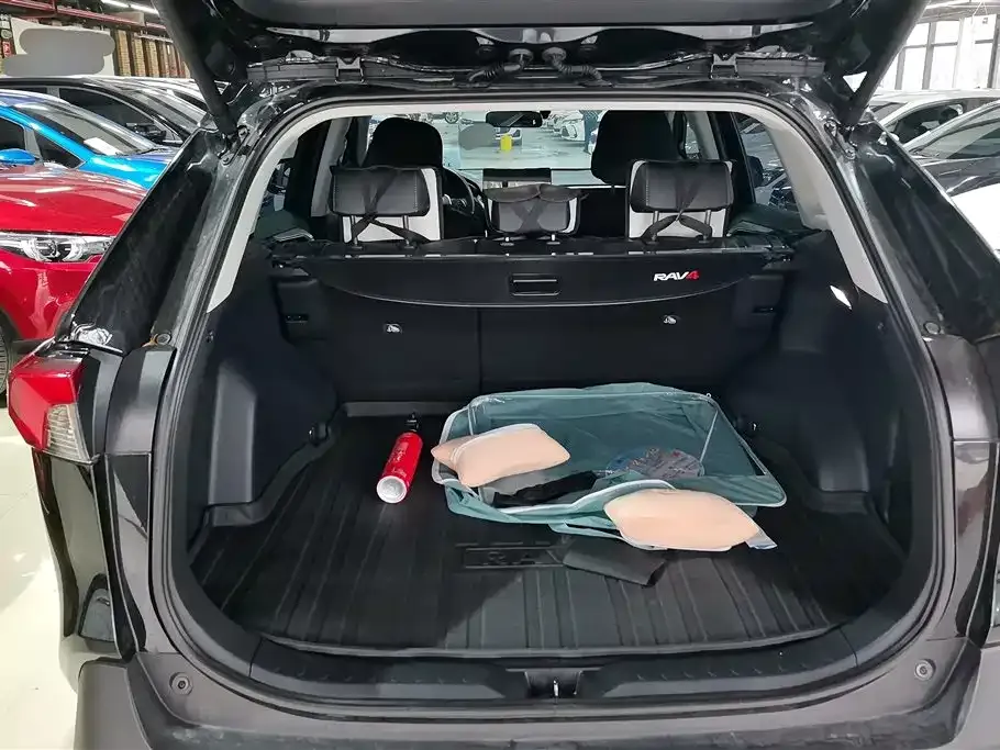 Toyota RAV4 — фото 4