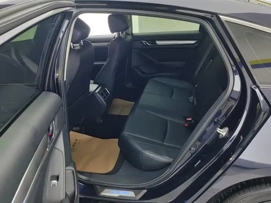 Honda Accord — фото 10