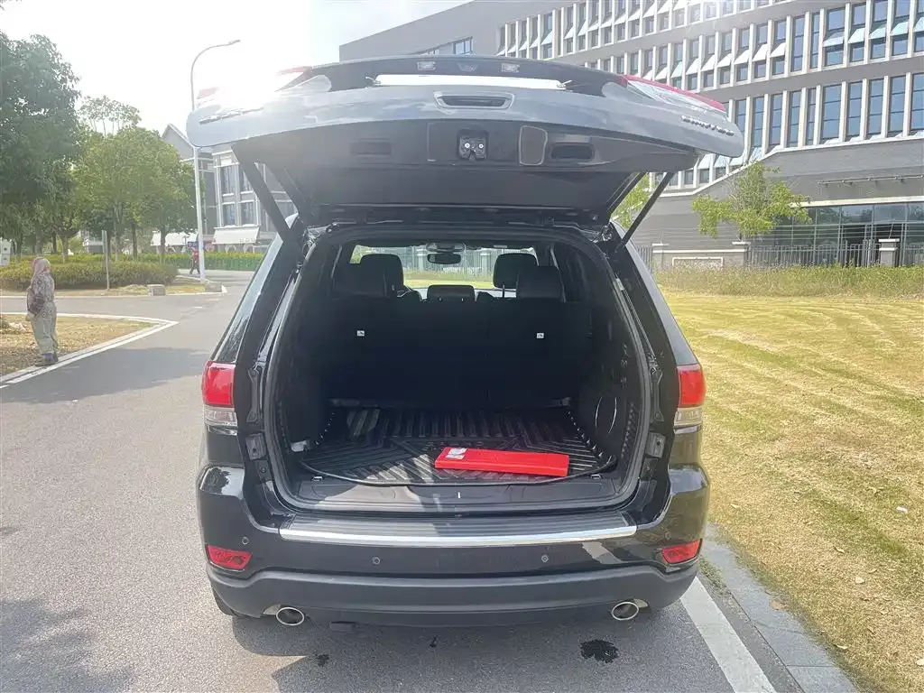 Jeep Grand Cherokee (Import) — фото 9