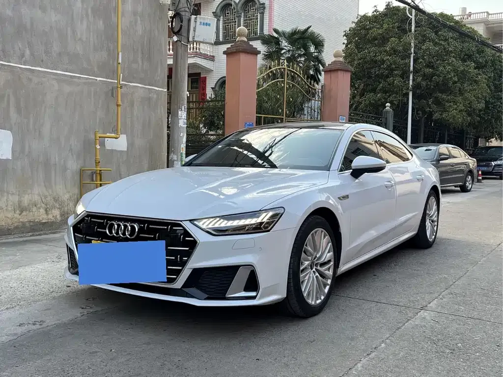 Audi A7L — фото 1