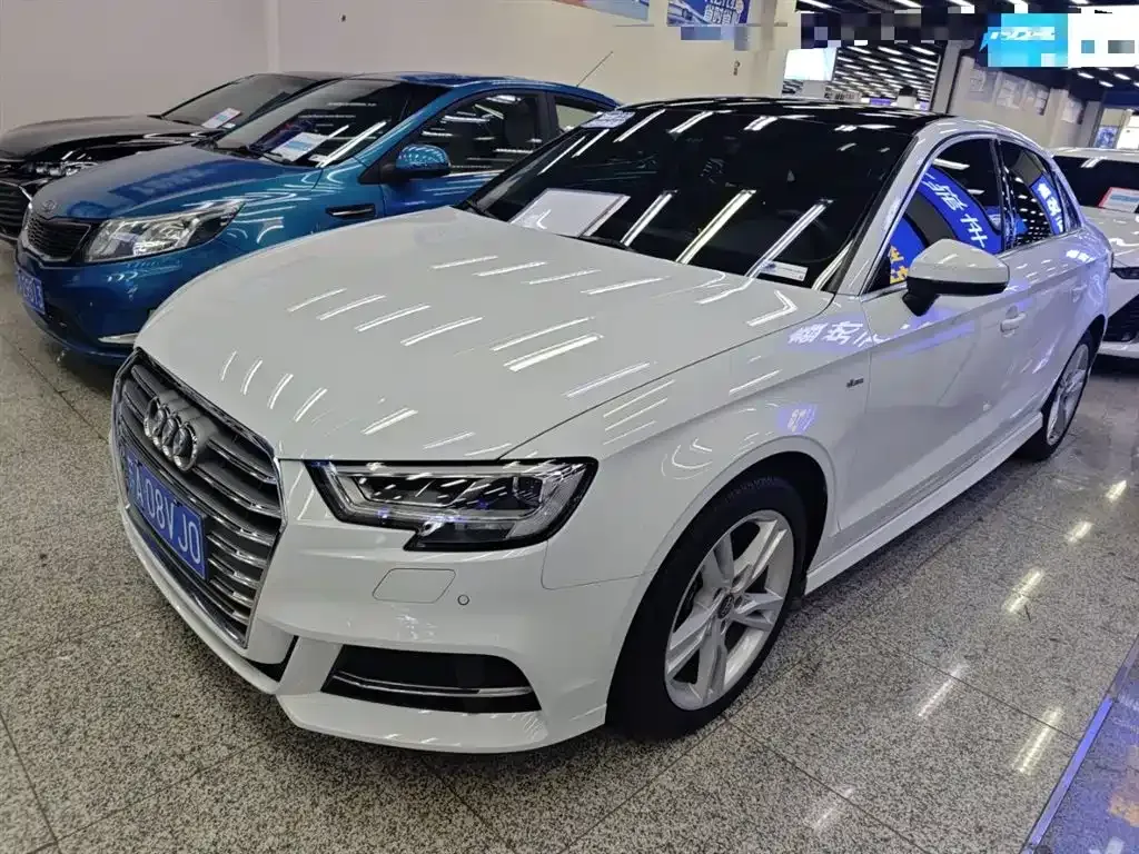 Audi A3 — фото 1