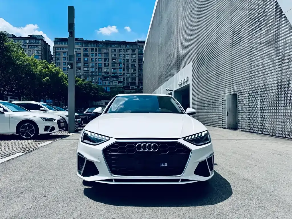 Audi A4L 2021 из CN, фото 2