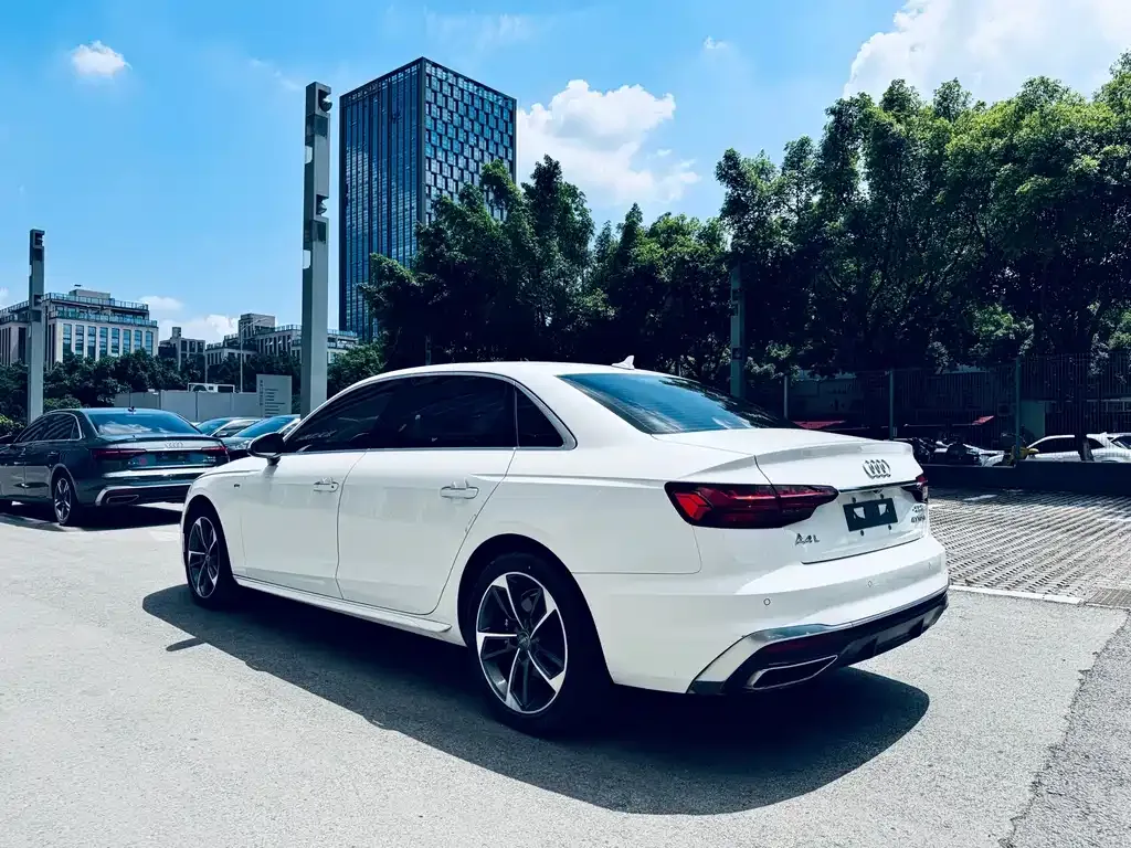 Audi A4L 2021 из CN, фото 4