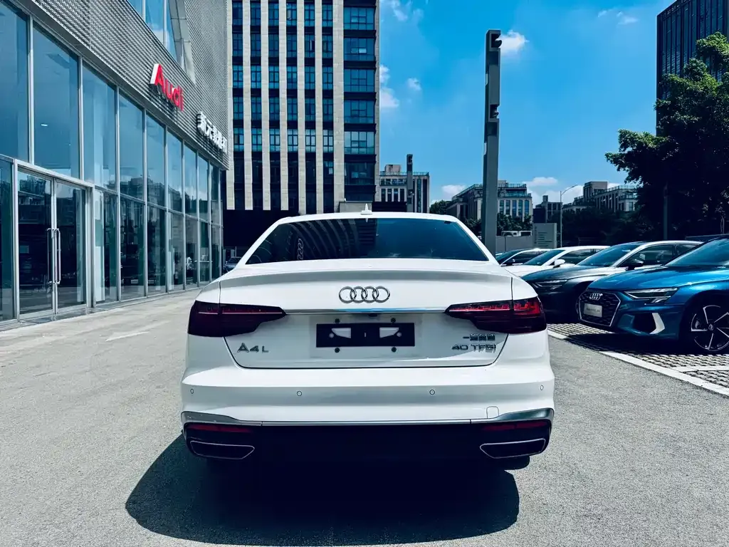 Audi A4L 2021 из CN, фото 5