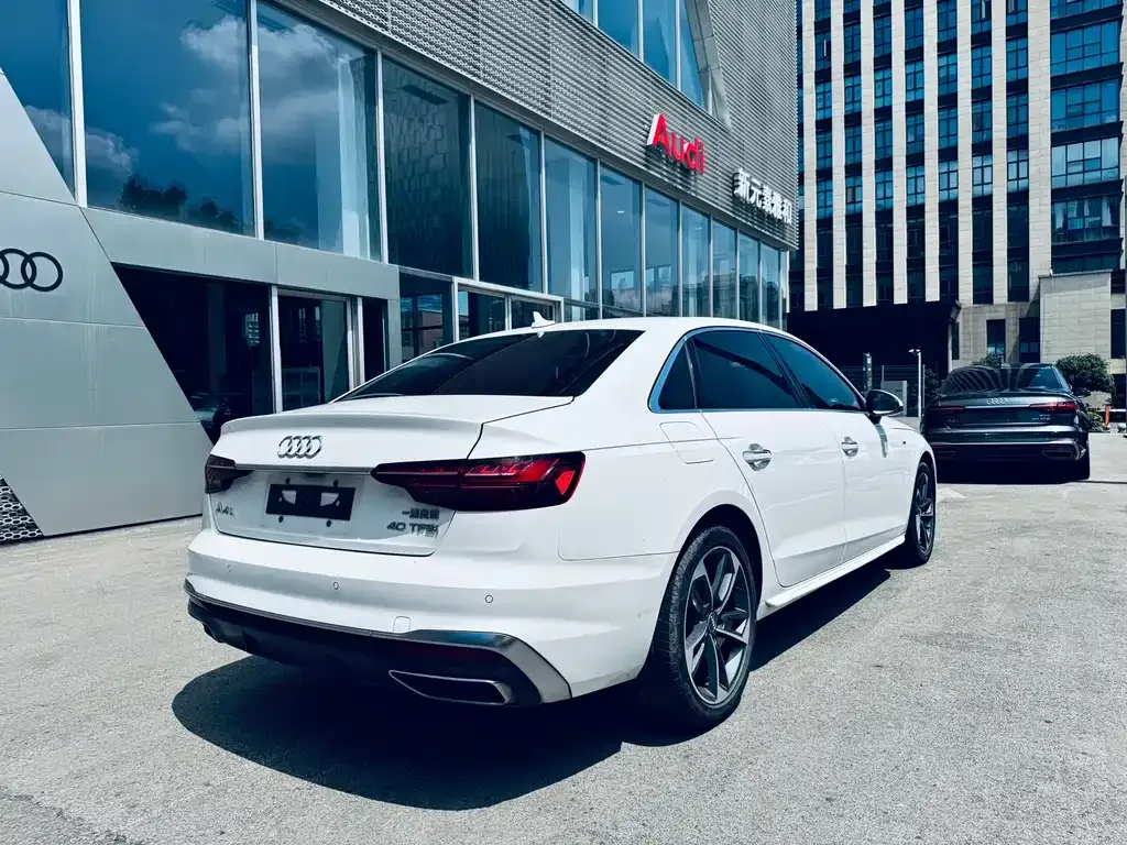 Audi A4L 2021 из CN, фото 6