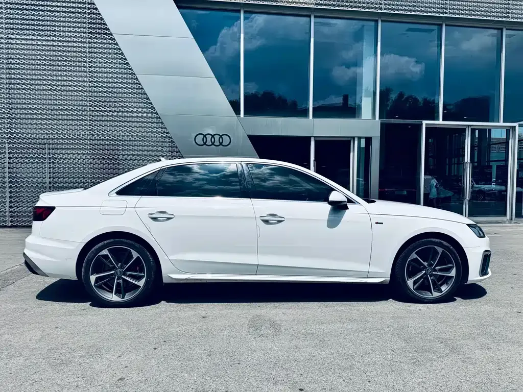 Audi A4L 2021 из CN, фото 7