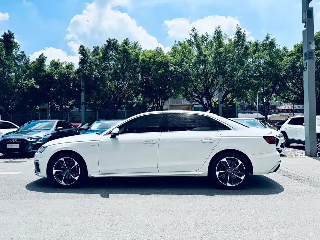 Audi A4L 2021 из CN, фото 8