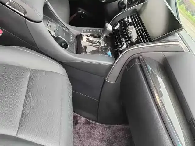 Lexus LM — фото 5