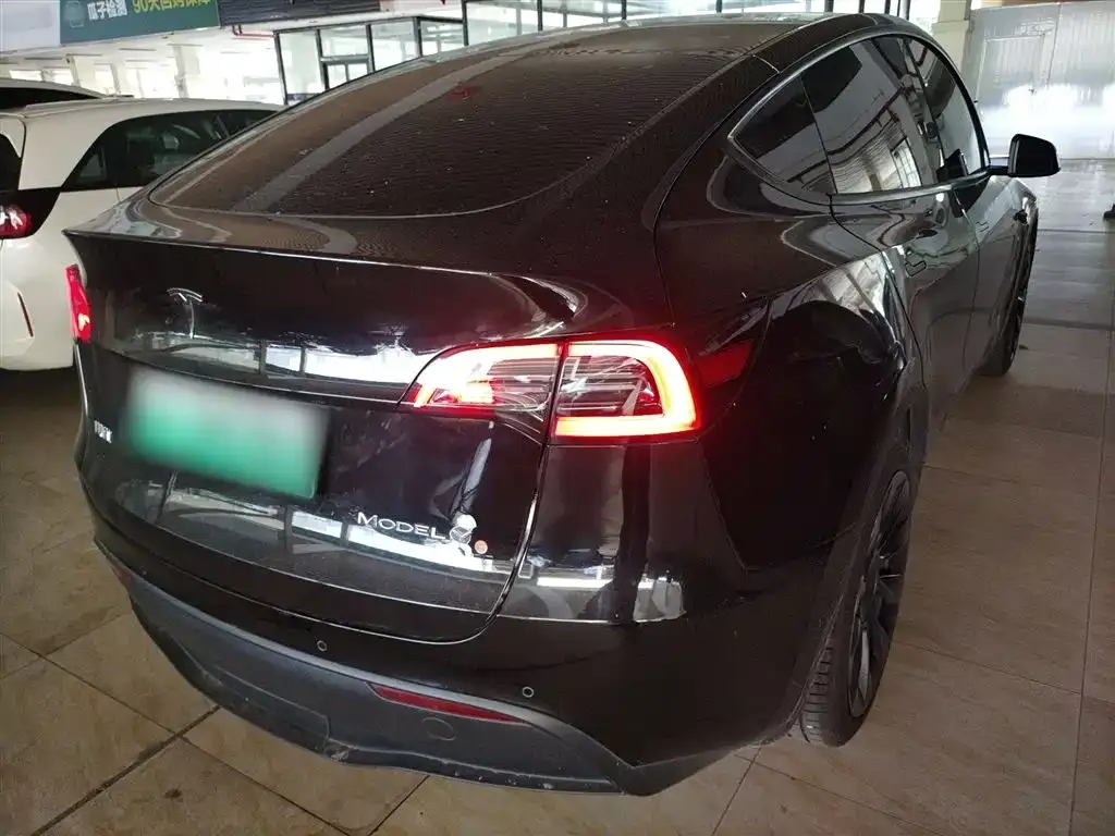 Tesla Model Y — фото 7