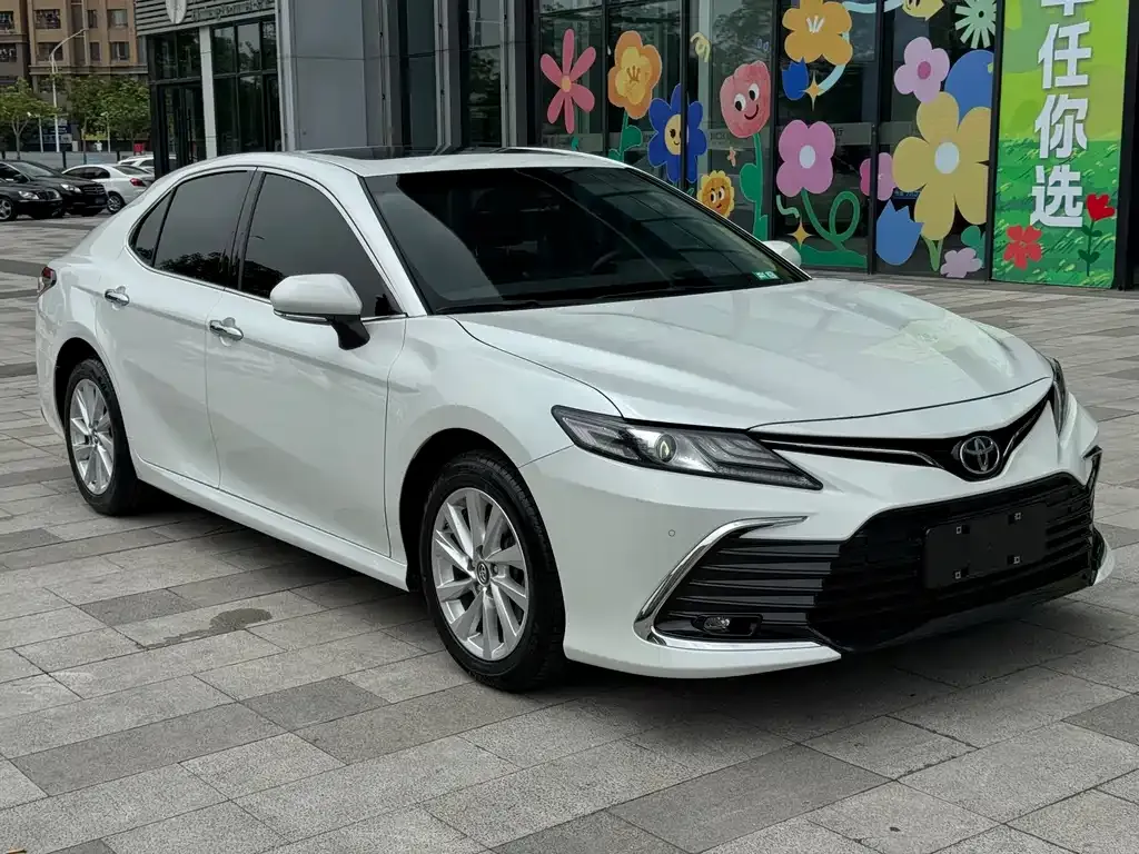 Toyota Camry — фото 3