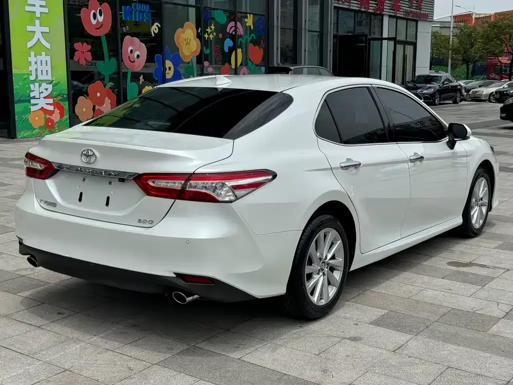 Toyota Camry — фото 6