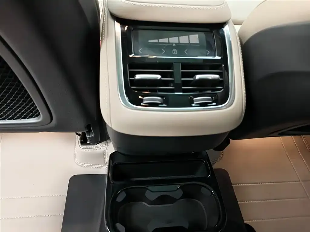 Volvo XC90 — фото 10