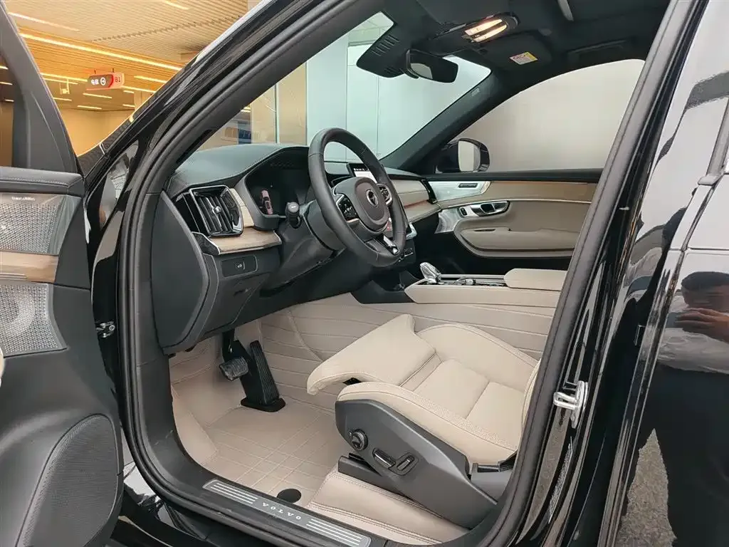 Volvo XC90 — фото 7
