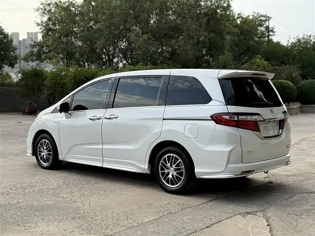 Honda Odyssey — фото 10