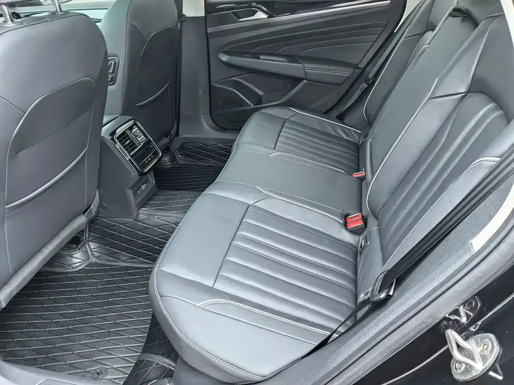 Volkswagen Passat 2023 из CN, фото 5