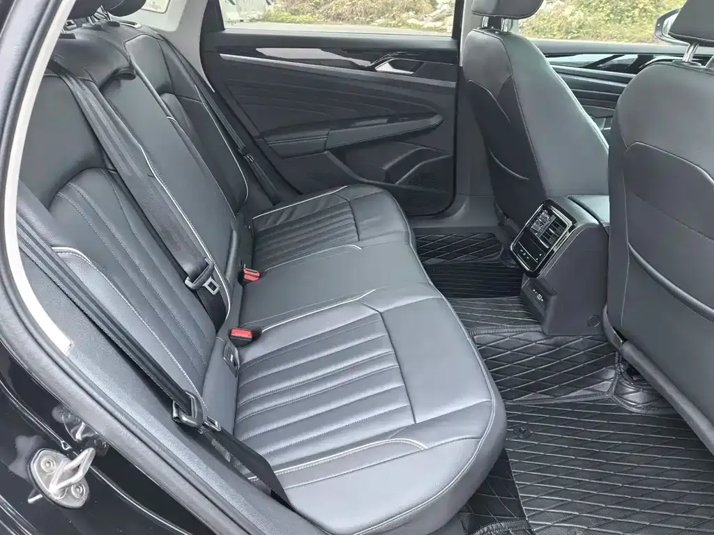 Volkswagen Passat 2023 из CN, фото 7