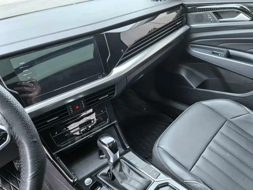 Volkswagen Passat 2023 из CN, фото 9