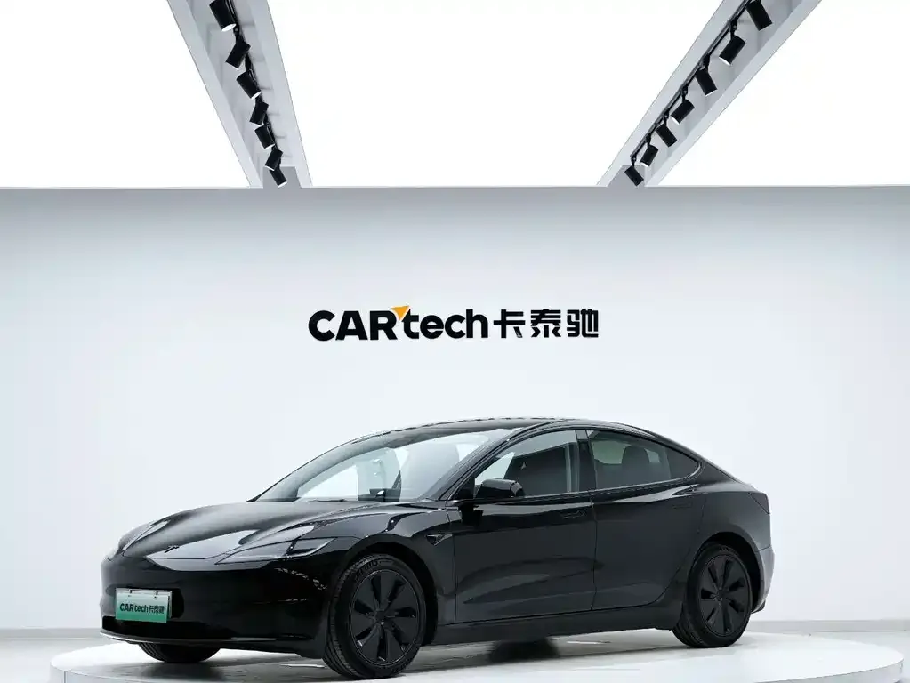 Tesla Model 3 — фото 1