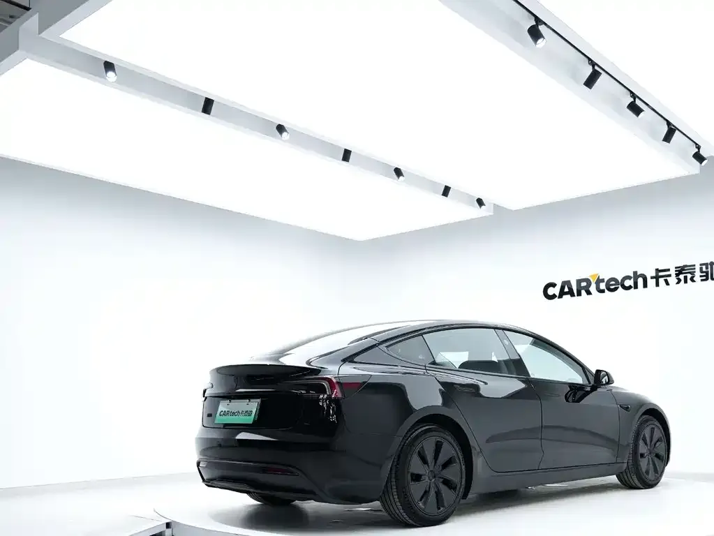 Tesla Model 3 — фото 10