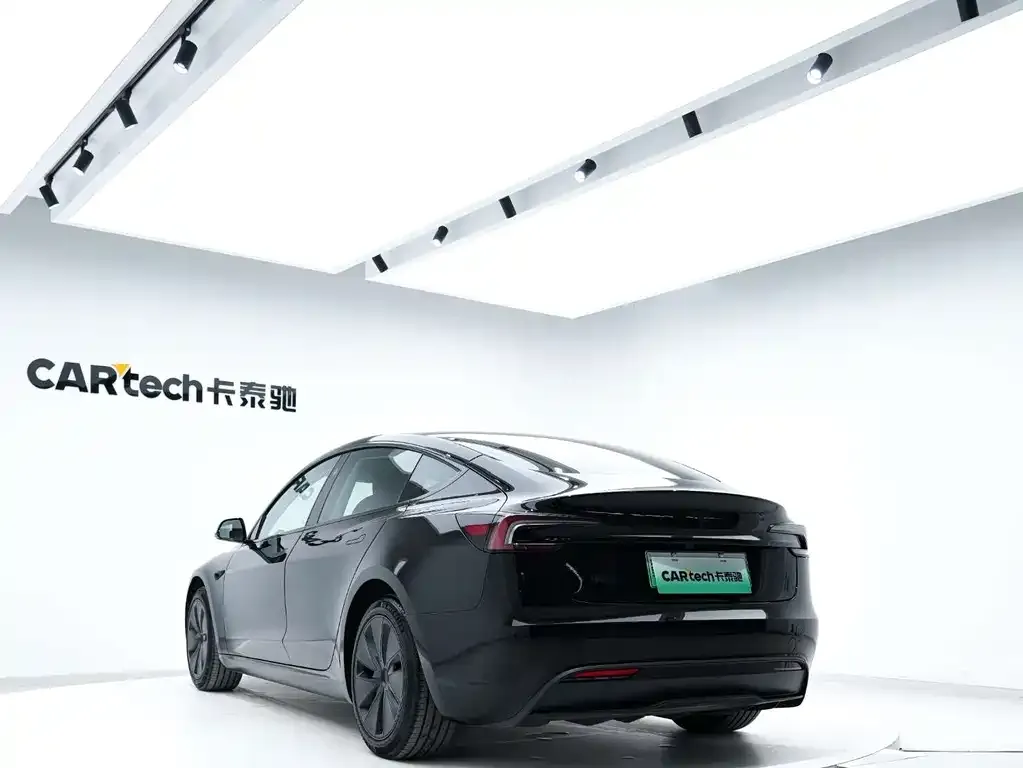 Tesla Model 3 — фото 9