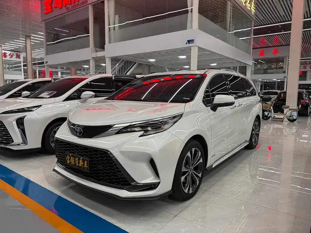 Toyota Granvia — фото 2