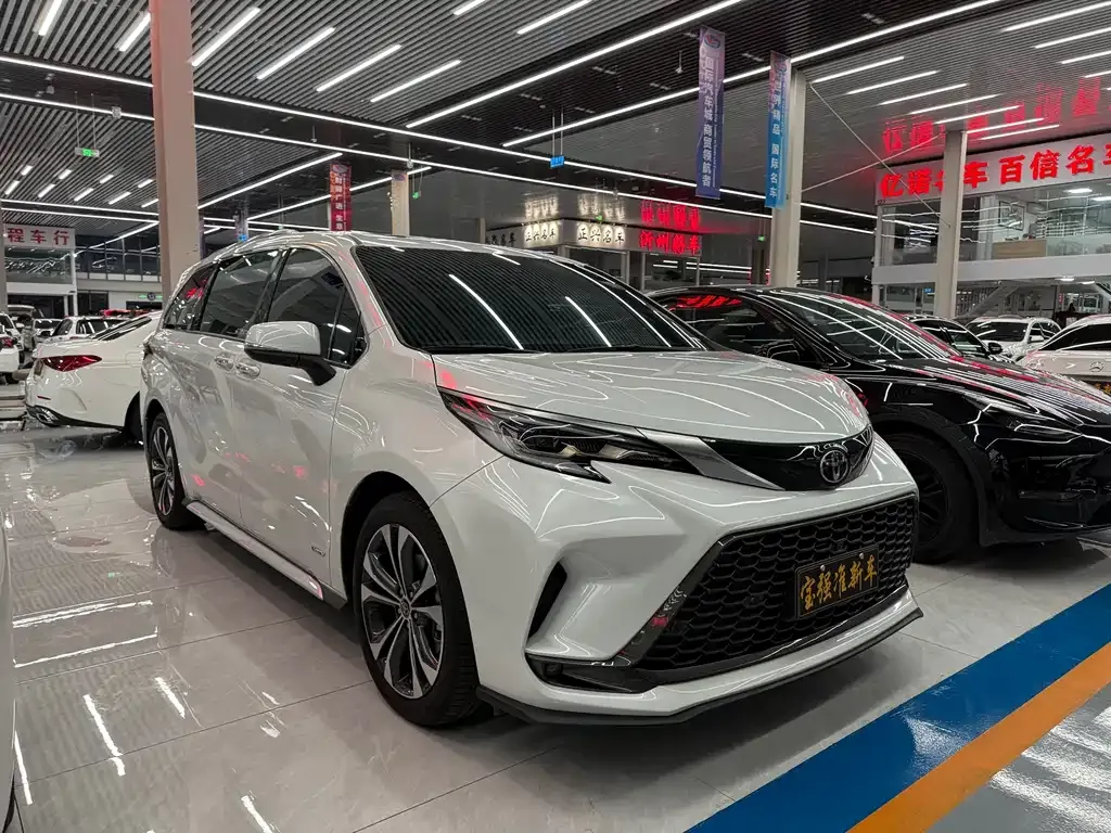 Toyota Granvia — фото 3
