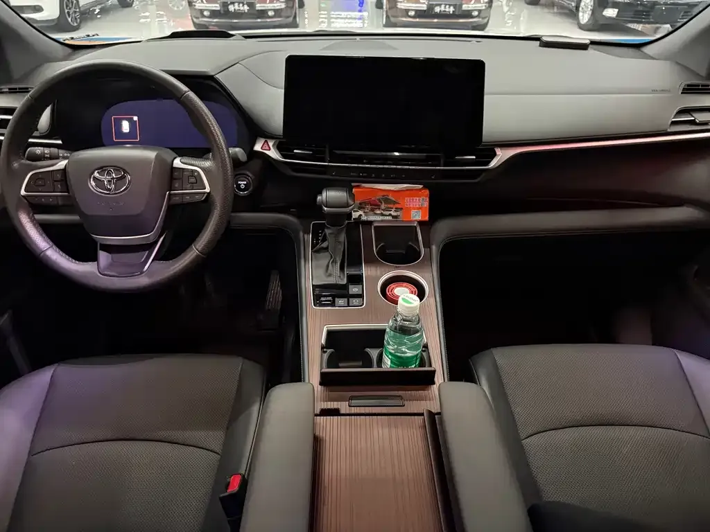 Toyota Granvia — фото 4