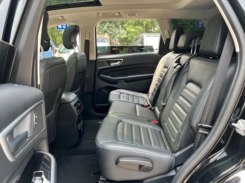 Ford Edge — фото 10