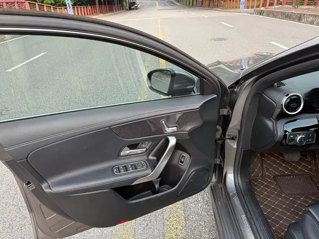 Mercedes-Benz A-Class 2023 из CN, фото 4